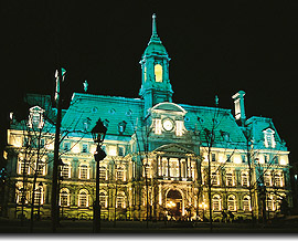 Lhôtel de ville dans son habit de lumière.